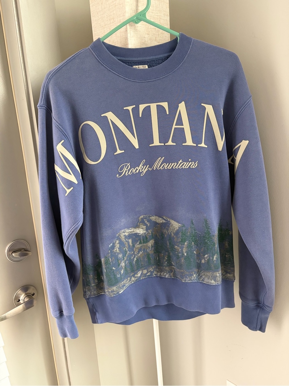 Abercrombie Lavender Blue Montana Rocky Mountains Graphic Crewneck Sweatshirt